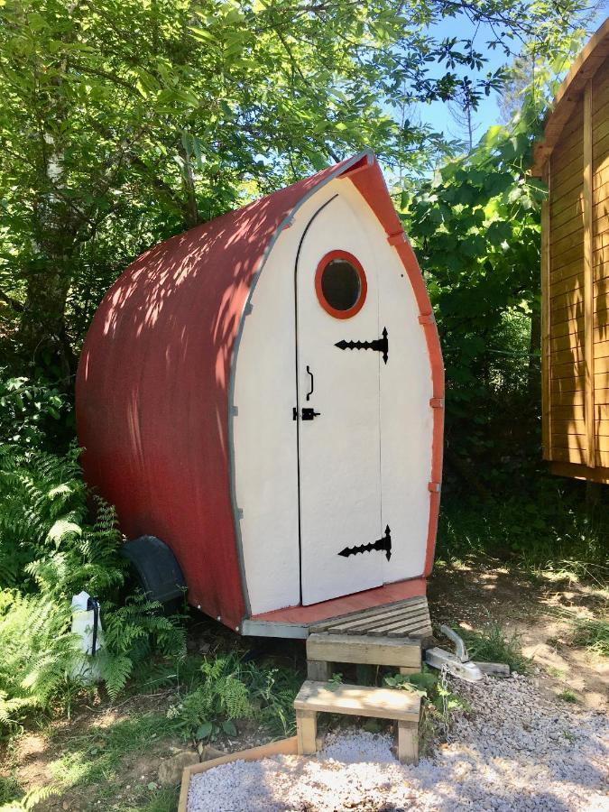 Rosa The Cosy Cabin - Gypsy Wagon - Shepherds Hut, River Views Off-Grid Eco Living Педроган Гранди Екстериор снимка