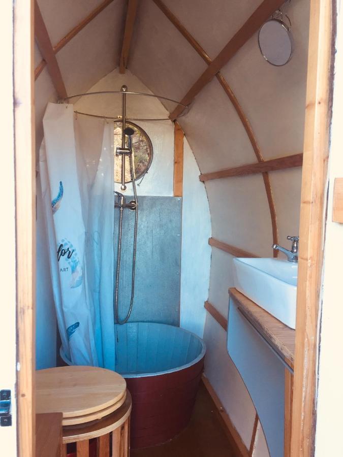 Rosa The Cosy Cabin - Gypsy Wagon - Shepherds Hut, River Views Off-Grid Eco Living Педроган Гранди Екстериор снимка